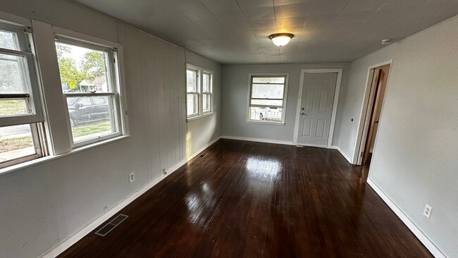 1201 E 8th Ave in Hutchinson, KS - Building Photo - Building Photo