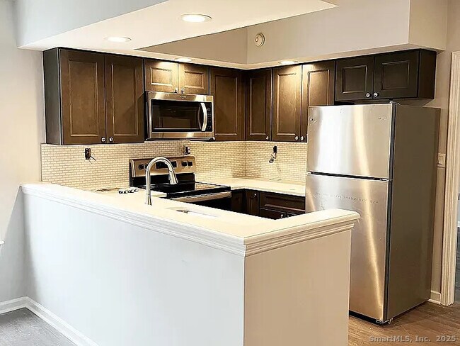 10 Haviland St in Norwalk, CT - Building Photo - Building Photo