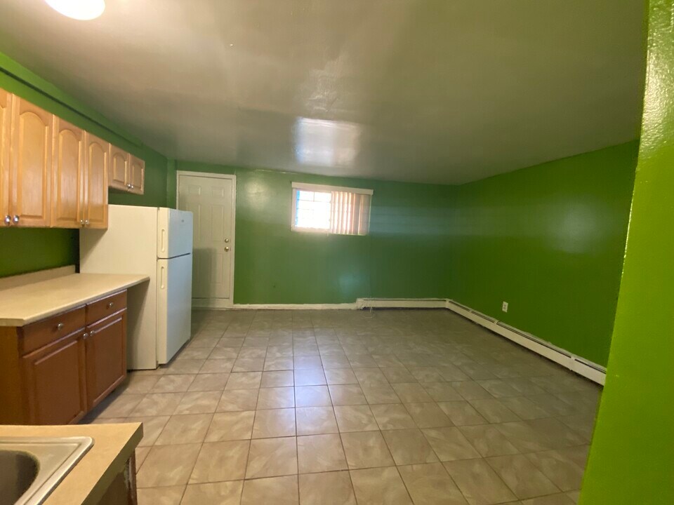 9523 Seaview Ct in Brooklyn, NY - Building Photo