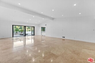 9572 Stuart Ln in Beverly Hills, CA - Building Photo - Building Photo