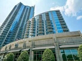 400 W Peachtree St NW in Atlanta, GA - Building Photo