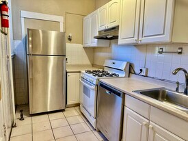 330 St Paul St in Brookline, MA - Building Photo