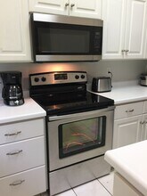 1966 Fox Valley Dr SW in Rochester, MN - Foto de edificio - Building Photo