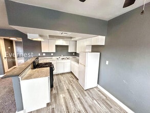 6923 Issac Ave in Las Vegas, NV - Building Photo - Building Photo