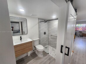 6886 NW 166th Terrace in Hialeah, FL - Building Photo - Building Photo