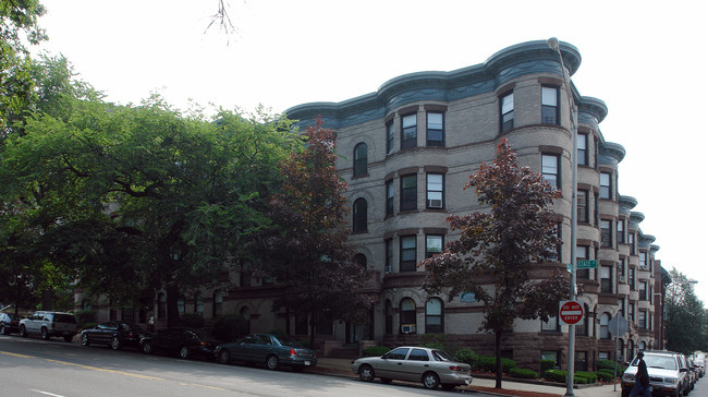 Garand Court Apartments in Springfield, MA - Foto de edificio - Building Photo