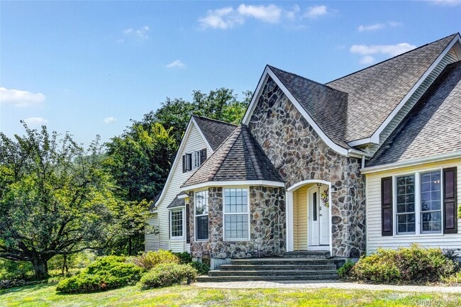 3 Lakeview Dr in Goshen, NY - Building Photo - Building Photo