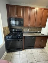 40 W 29th St, Unit 2D in Bayonne, NJ - Foto de edificio - Building Photo