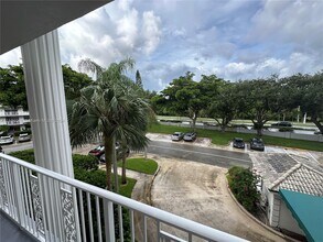 3650 Whitehall Dr in West Palm Beach, FL - Building Photo - Building Photo