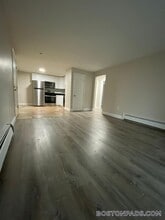 169 Aiken Ave, Unit 16 in Lowell, MA - Foto de edificio - Building Photo