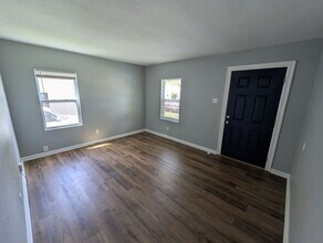 8000 Aline Ave in Berkeley, MO - Building Photo - Building Photo