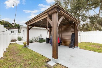 880 Oriole Ave in Miami Springs, FL - Building Photo - Building Photo