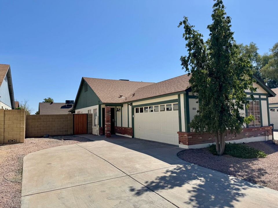 1111 N 64th St in Mesa, AZ - Building Photo