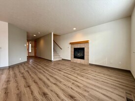 822 NE Larch Ave in Redmond, OR - Building Photo