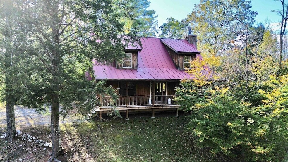 695 Winter St in Manchester, VT - Foto de edificio