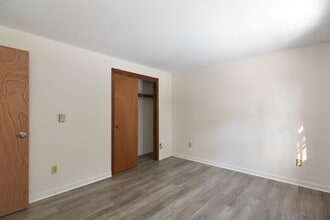 3 Holly Ln in Londonderry, NH - Building Photo - Building Photo