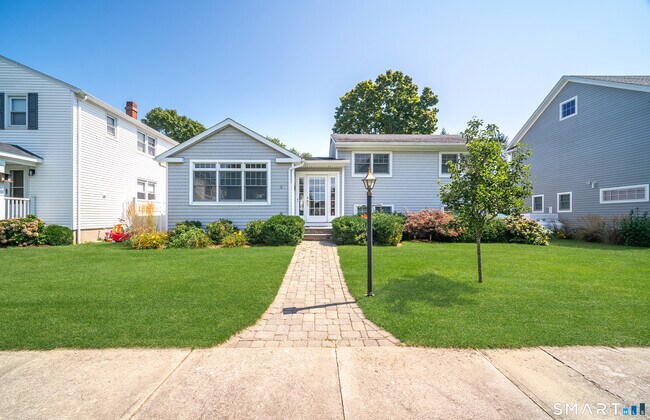property at 4 E Walk