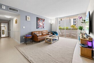 1775 Washington Ave in Miami Beach, FL - Building Photo - Building Photo