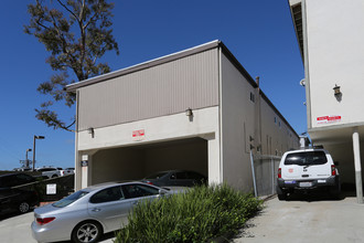 11621 Darlington Ave in Los Angeles, CA - Building Photo - Building Photo