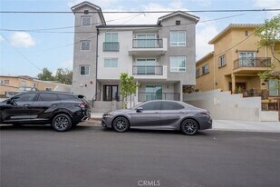 10218 Fernglen Ave, Unit 202 in Los Angeles, CA - Building Photo