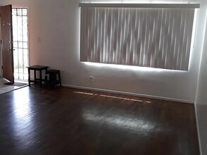 4433 Triggs St in Los Angeles, CA - Foto de edificio - Building Photo