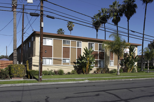 Palm Court Apartments in Buena Park, CA - Foto de edificio - Building Photo