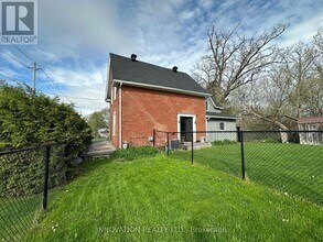 348-348 Donald B. Munro Dr in Ottawa, ON - Building Photo - Building Photo