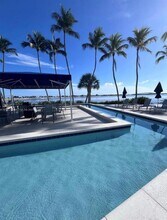 2333 Brickell Ave, Unit PH210 in Miami, FL - Foto de edificio - Building Photo