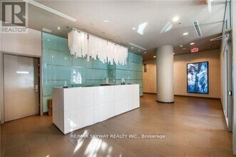 126 Simcoe St in Toronto, ON - Building Photo - Building Photo