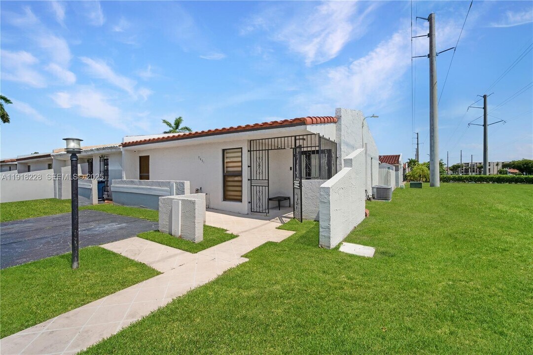 9451 SW 6th Ln in Miami, FL - Building Photo