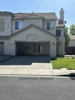 913 Radcliff Dr in Vacaville, CA - Building Photo
