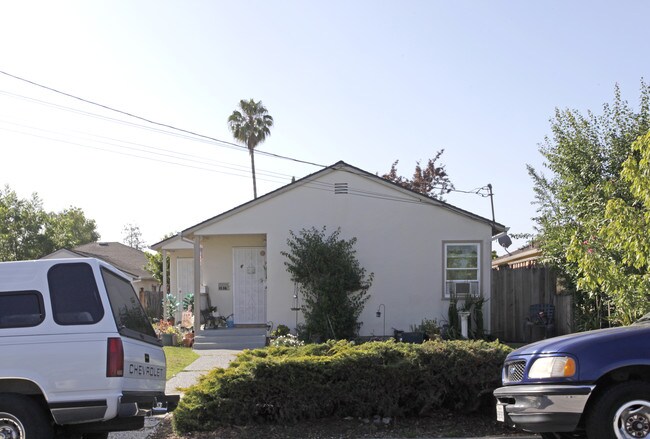 1819-1821 Vera Ave in Redwood City, CA - Foto de edificio - Building Photo