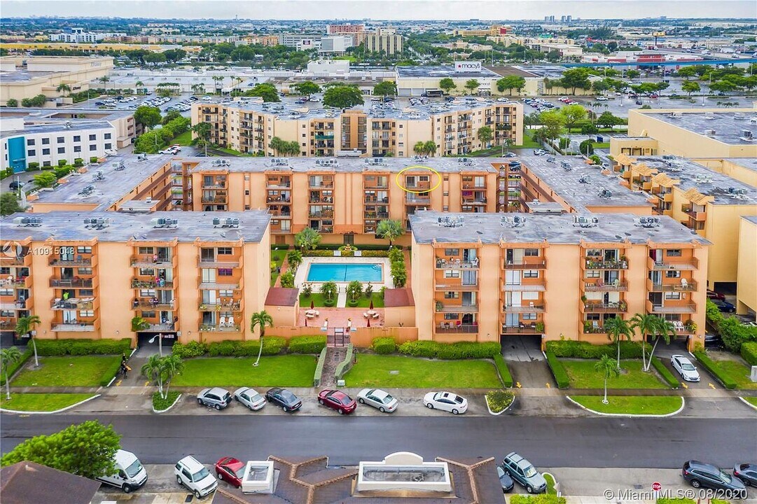 1800 W 54th St in Hialeah, FL - Building Photo