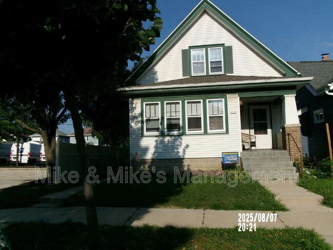 1323 S 74th St in West Allis, WI - Building Photo - Building Photo