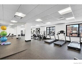 27-21 44th Dr in Queens, NY - Building Photo - Building Photo