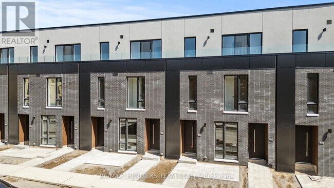 160 Everett Cmn in St Catharines, ON - Building Photo - Building Photo