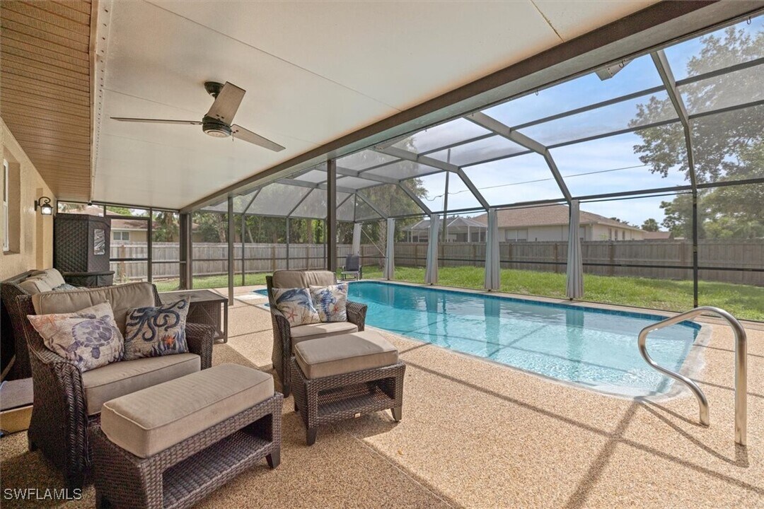 1346 Beacon Dr in Port Charlotte, FL - Building Photo