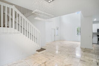 1126 Golden Cane Dr in Weston, FL - Building Photo - Building Photo