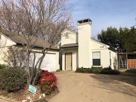 3251 Rosebank Dr in Dallas, TX - Building Photo