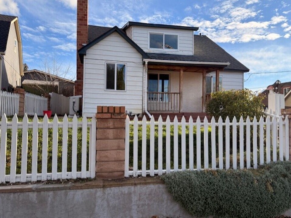 330 Delta St in Klamath Falls, OR - Building Photo