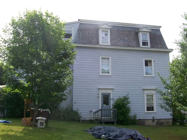 10-12 Beach St in Winsted, CT - Building Photo - Building Photo