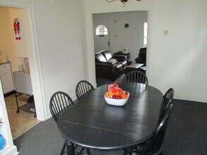 5617 Wilkins Ave in Pittsburgh, PA - Foto de edificio - Building Photo