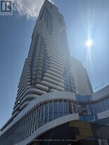 8 Interchange Wy in Vaughan, ON - Building Photo