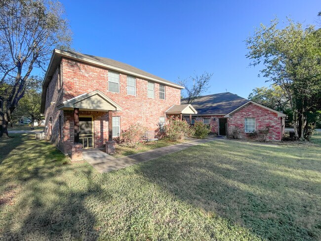 506 3rd St in Valley Mills, TX - Building Photo - Building Photo