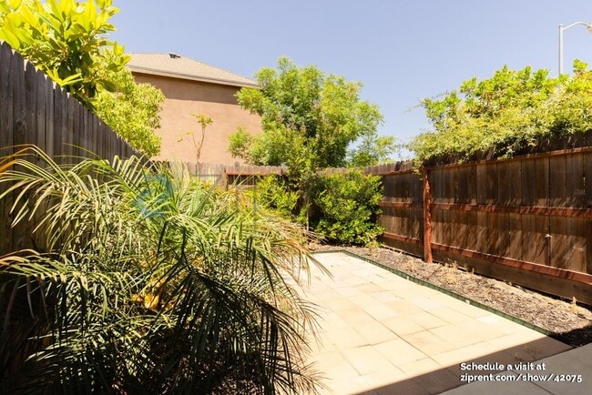 126 Royce Ln in Merced, CA - Building Photo - Building Photo