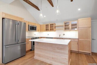 108 South St in Oyster Bay, NY - Foto de edificio - Building Photo