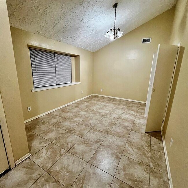 3830 Westheimer Pl Dr in Houston, TX - Building Photo - Building Photo
