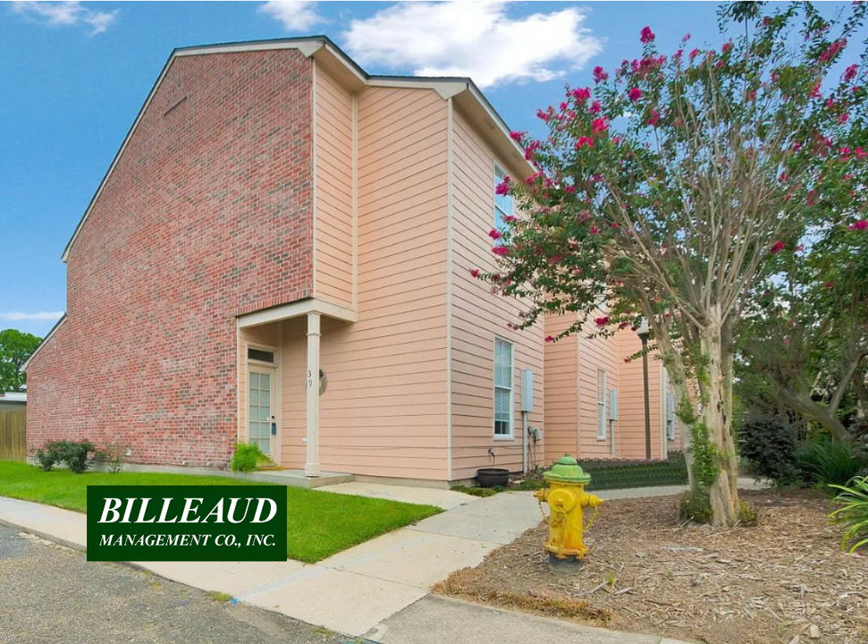 400 W Brentwood Blvd in Lafayette, LA - Foto de edificio