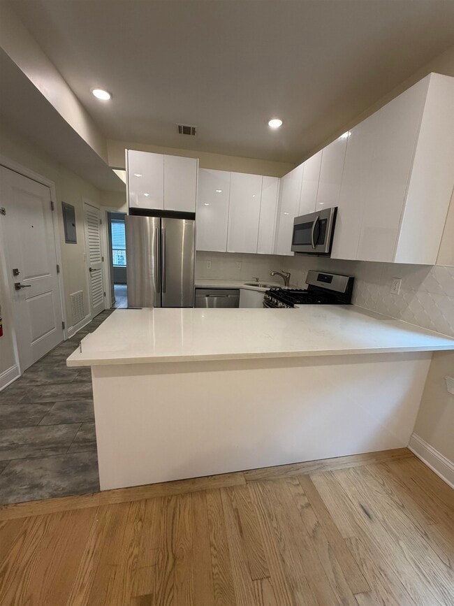 84 Van Wagenen Ave in Jersey City, NJ - Foto de edificio - Building Photo