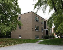 9 Downsview Dr in Barrie, ON - Building Photo